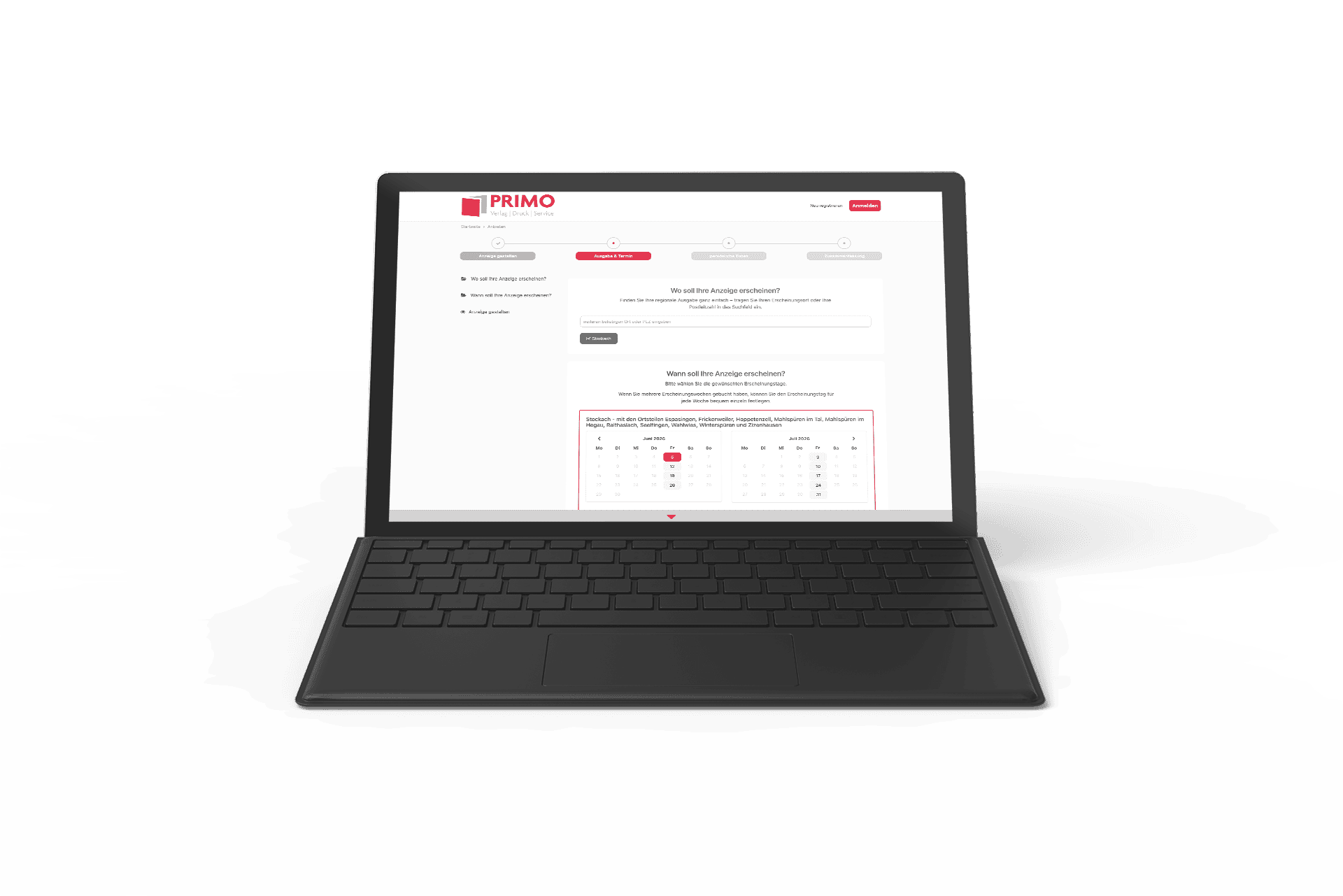 Laptop zeigt das Online-Mitteilungsblatt von Primo Stockach auf der Webseite.